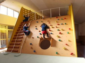 室内クライミング遊具