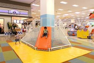 商業施設内遊具