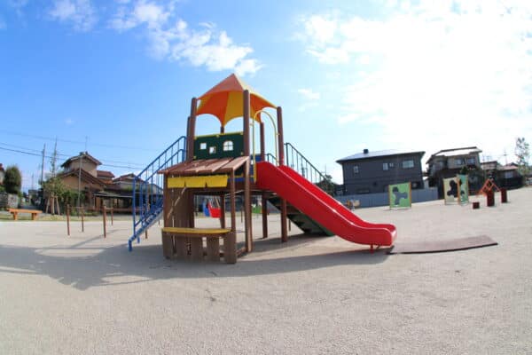 朝菜町・堀川町公園の複合遊具